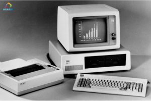 Un IBM PC de 1981 con impresora.