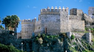 El castillo árabe de Salobreña. (Fuente: https://www.turgranada.es/region/costa-tropical/)